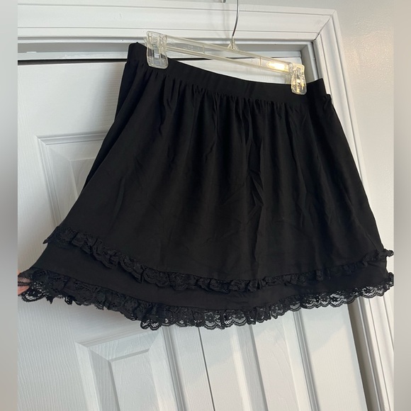 NWT Foxblood Lace Trimmed Misa Mini Skirt - Large - Picture 7 of 10